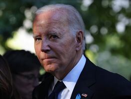 Joe Biden se pone gorra de Donald Trump. ¿Cambió a los demócratas por los republicanos?