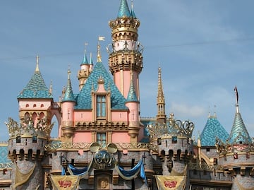 ¿Cuánto cuesta un paquete todo incluido a Disneyland, California?