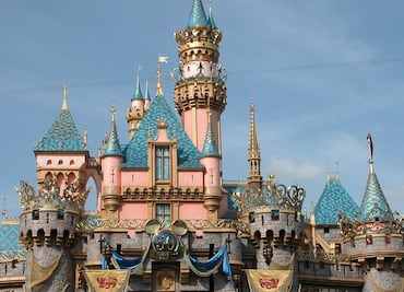 ¿Cuánto cuesta un paquete todo incluido a Disneyland, California?