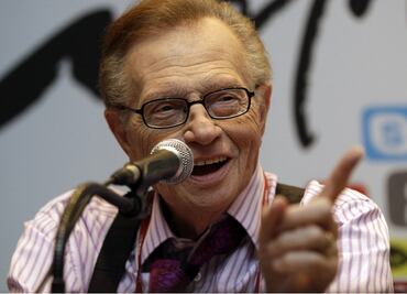 Muere Larry King, presentador de tv; era tratado por Covid-19