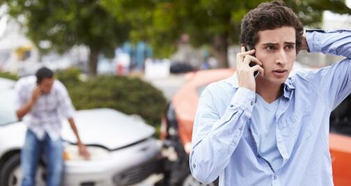 Los estadounidenses arriesgan su vida por el celular: estudio