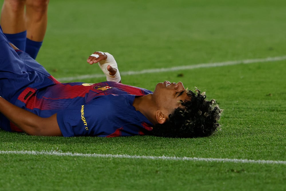 ¡Alarma total por Lamine Yamal! El video de su lesión tras marcar gol que enciende las alertas para el Mundial. (AP Photo/Joan Monfort)