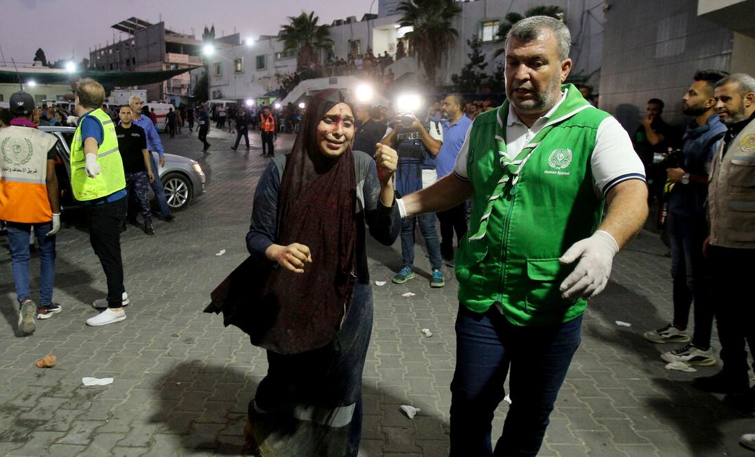 Hospitales de Gaza a punto del colapso por corte eléctrico y escasez de insumos y personal. (Photo by BASHAR TALEB / AFP)