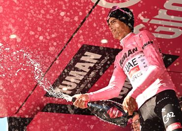 Isaac Del Toro sufre pero mantiene liderato en carrera dramática del Giro de Italia