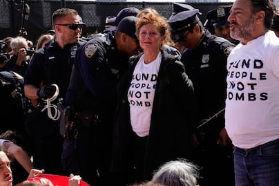 Detienen a Susan Sarandon durante protesta contra Netanyahu en Nueva York