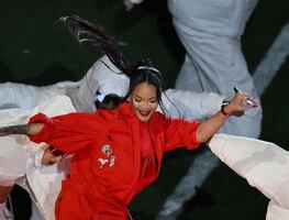 ¿Les copió? Critican a Rihanna por bailar coreografía de BTS en el Super Bowl