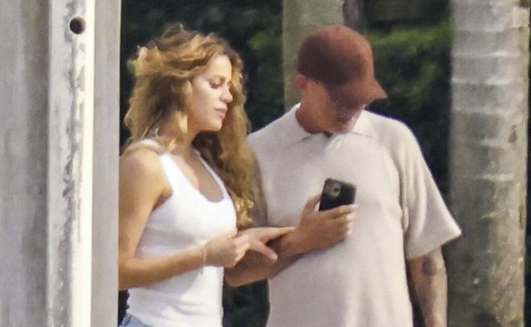 Alejandro Sanz estrena romance con Candela Márquez, 20 años menor, ¿el clon de Shakira? Foto: Backgrid/The Grosby Group