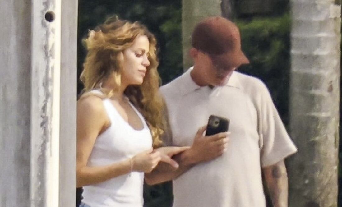 Alejandro Sanz estrena romance con Candela Márquez, 20 años menor, ¿el clon de Shakira? Foto: Backgrid/The Grosby Group