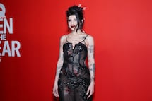 Cazzu conquista las redes con corsé y falda traslúcida tras anunciar gira en Estados Unidos