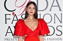 Eiza González arrasa en los premios CFDA 2025 con impresionante look de Carolina Herrera