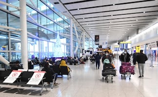 Las aerolíneas que están prohibiendo el uso de cubiertas y cubrebocas de tela 