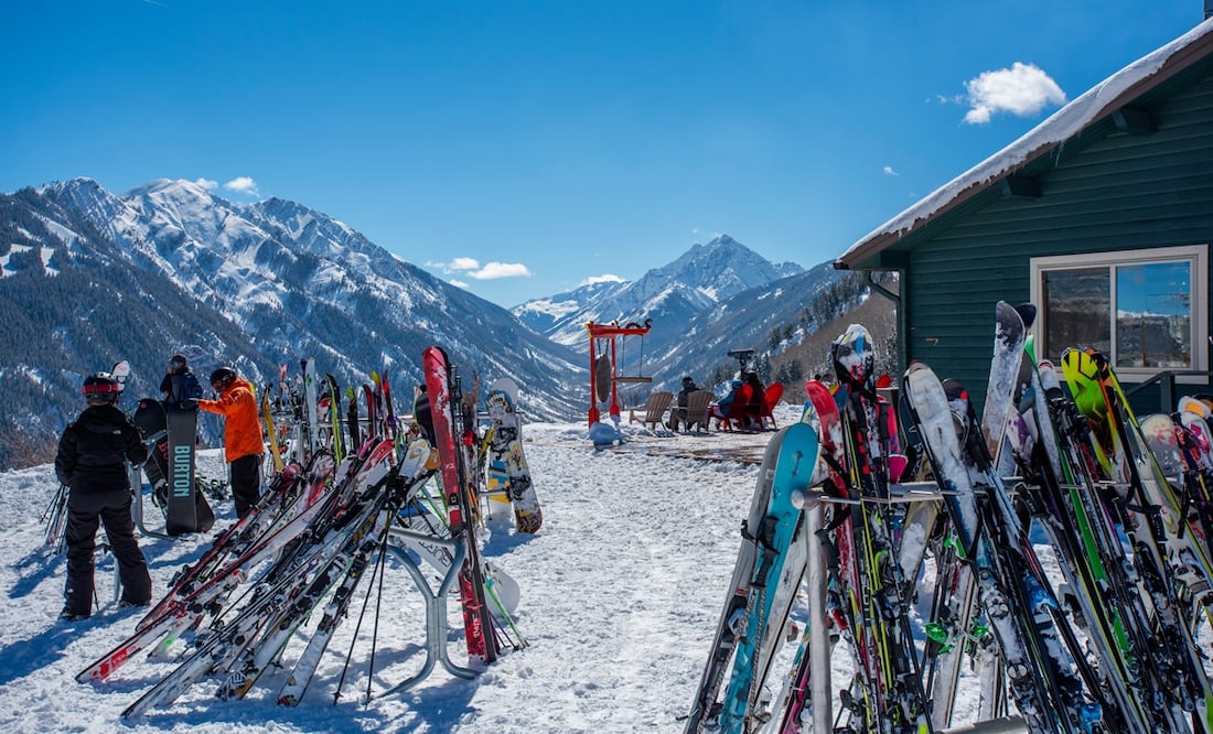 Aspen Snowmass estrena nuevo bar ampliado y un patio exterior. Foto: Cortesía Aspen Snowmass