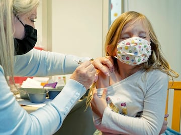Aplican dosis equivocadas de vacuna contra Covid a más de 100 niños en EU