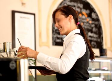 Covid-19: Despiden a mesera en Nueva York por negarse a recibir vacuna