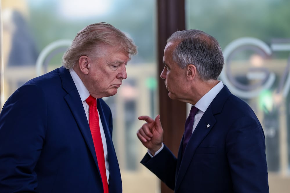 Trump llama “desagradable” a Canadá y pone en riesgo las negociaciones comerciales con nuevos aranceles. (Evelyn Hockstein/Foto compartida vía AP, archivo)