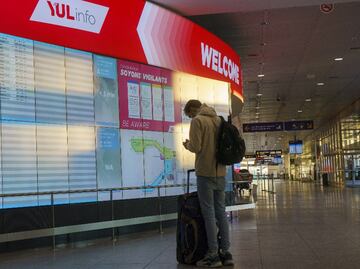 Por ómicron, Estados Unidos endurecerá requisitos para viajeros extranjeros