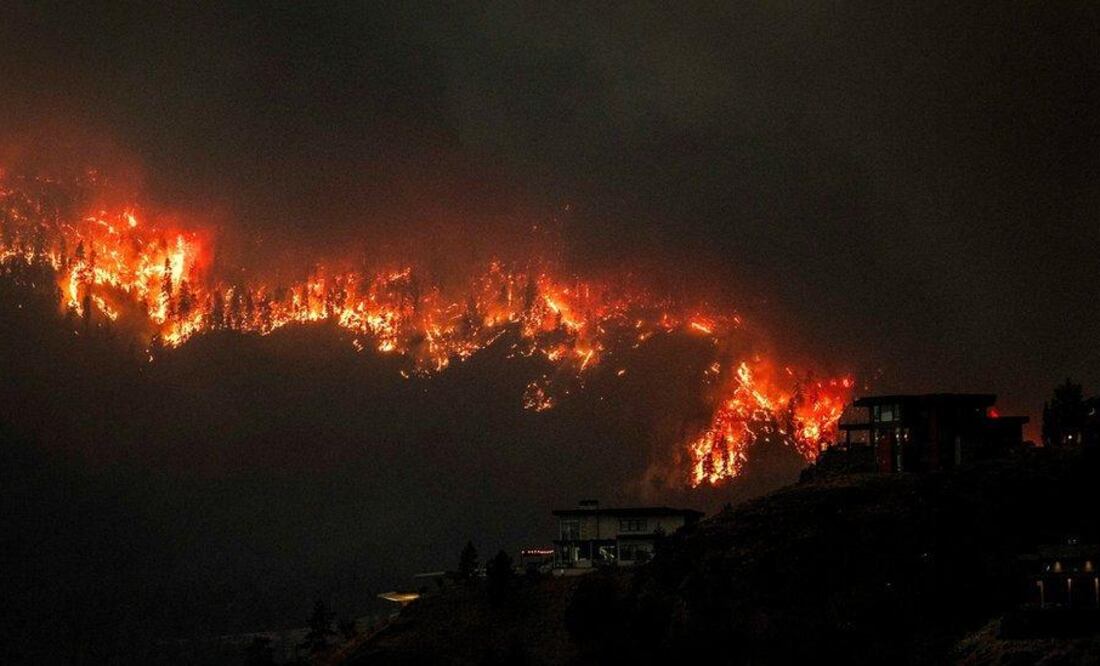 Un rayo, ¿el causante de los incendios en Hawái?, usuarios captan IMÁGENES, Foto Agencias.