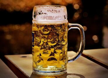 Anciana de EU se vuelve viral por pedir cerveza durante cuarentena