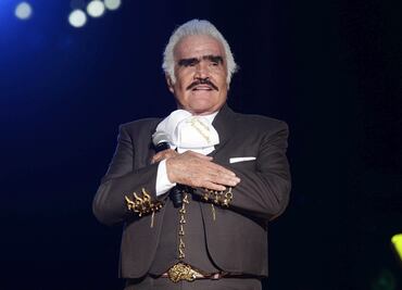 Vicente Fernández sale de terapia intensiva tras accidente