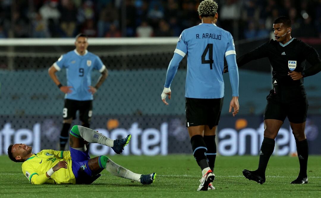 Neymar será operado en Brasil por la rotura de ligamento cruzado que sufrió. Foto: AFP