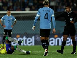 Neymar será operado en Brasil por la rotura de ligamento cruzado que sufrió hace unos días