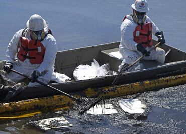 El vertido de crudo en California obliga al cierre de playas y de la pesca