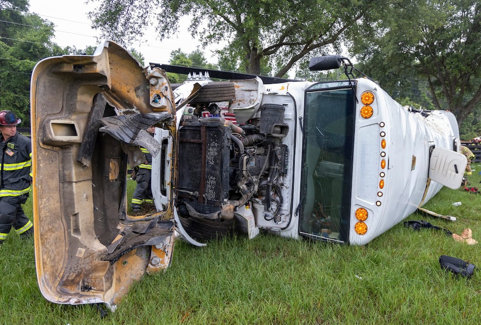 Campesinos mexicanos, entre las víctimas en accidente de autobús en Florida. EFE/EPA/MARION COUNTY FIRE RESCUE