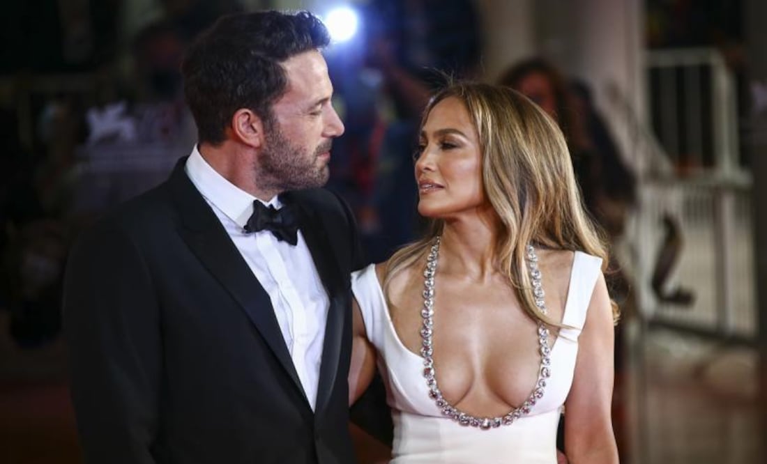 Jennifer Lopez posa en sesión con diminuta lencería traslúcida con encaje. Foto: AP