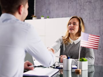 Trabajo en Consulado de EU en Guadalajara: buscan cajeros con prepa y pagan $275,000 al año