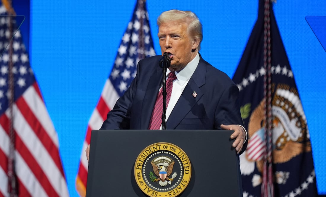 Trump arremete contra Mamdani y acusa a los demócratas de comunistas: “EU perdió soberanía anoche en Nueva York”. (AP Photo/Rebecca Blackwell)