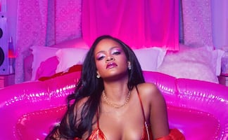 Rihanna ‘enciende’ Instagram con lencería de felpa en video 