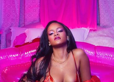 Rihanna ‘enciende’ Instagram con lencería de felpa en video