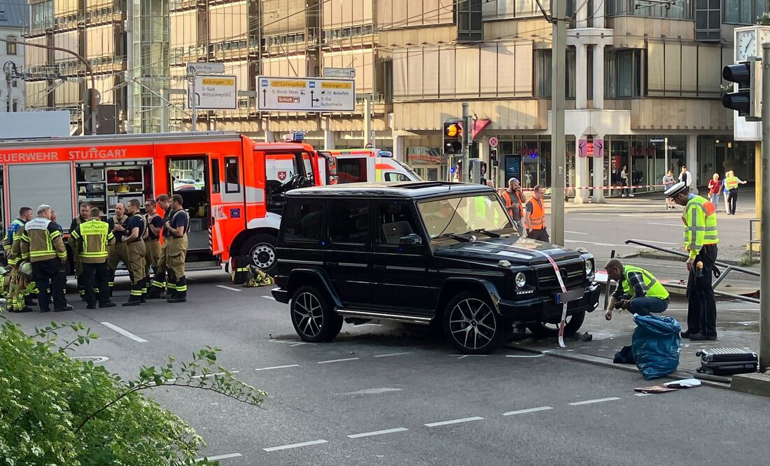 Terror en Stuttgart: coche embiste a una multitud y deja varios heridos FOTO: AP / Marco Krefting