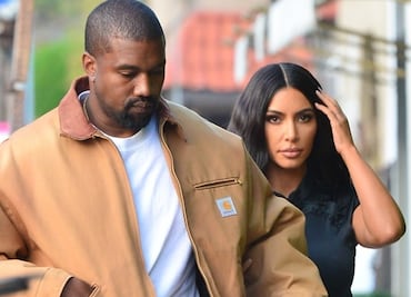 Kim Kardashian delinea su figura 'curvy' con minivestido negro