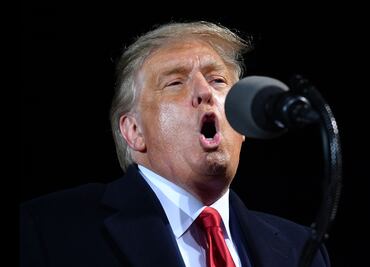 Trump estalla contra Facebook por veto; “es un insulto”, dice