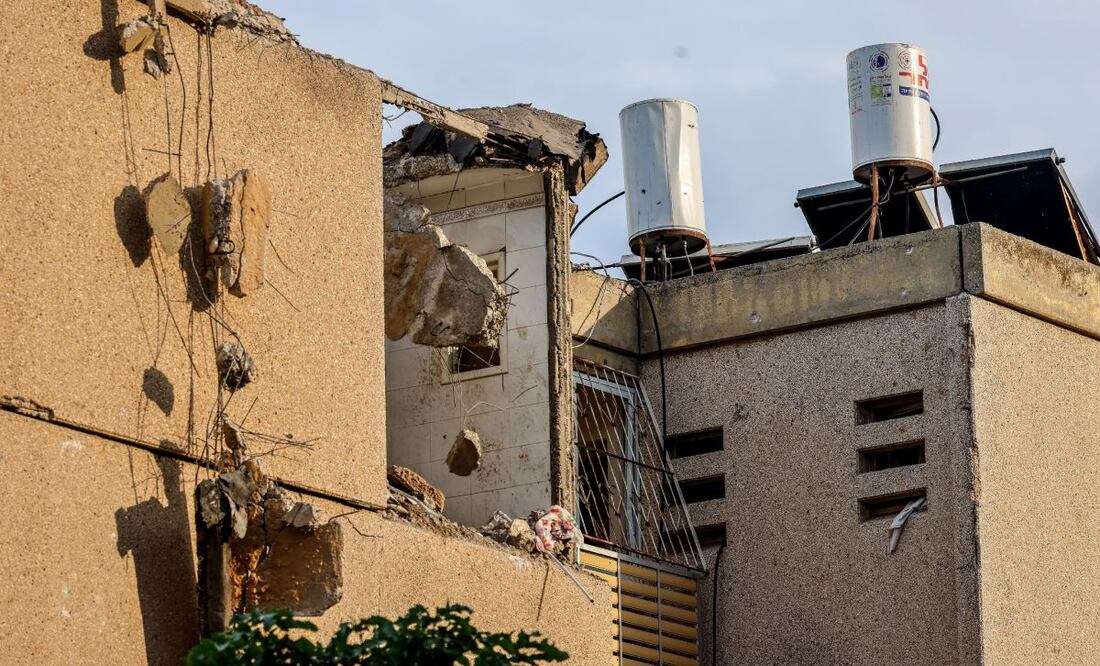 Guerra Israel - Palestina: Tres heridos al impactar un cohete en edificio de Tel Aviv. Foto: EFE/EPA/HANNIBAL HANSCHKE