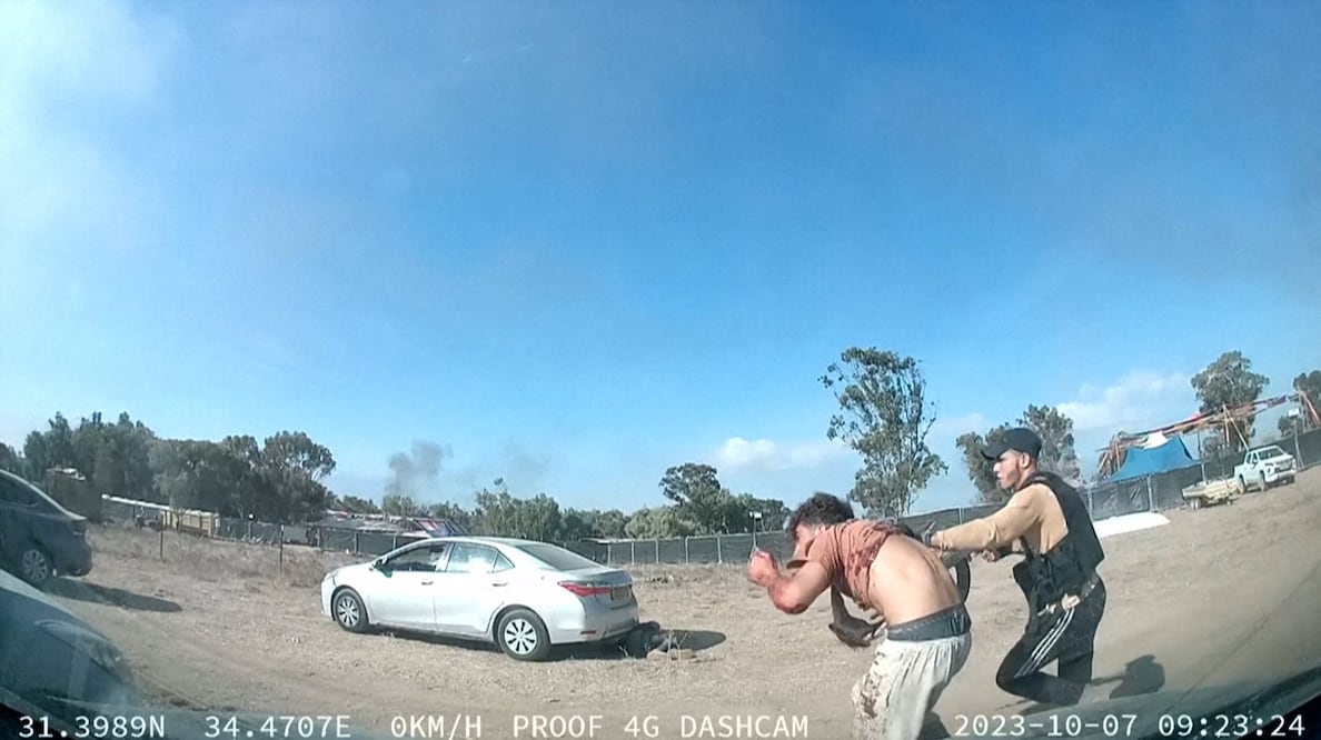 "Vinieron a masacrarnos", relatan supervivientes del festival israelí atacado por Hamás.  AFP PHOTO / ANONYMOUS