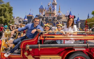 Eduardo Capetillo y Bibi Gaytán celebran sus 30 años de casados en Disneyland Resort (FOTOS)