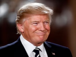 Trump amenaza con subir aranceles a autos importados: "Que fabriquen en EU"