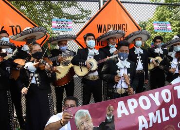 Video. Mexicanos bailan al ritmo de mariachi frente a la Casa Blanca