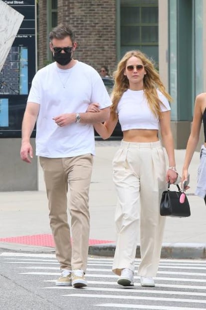 Captan a Jennifer Lawrence con bikini y jumpsuit durante paseo por Nueva York 