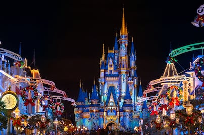 Fechas, fiestas y atracciones para celebrar la Navidad 2025 en Walt Disney World (Orlando)
