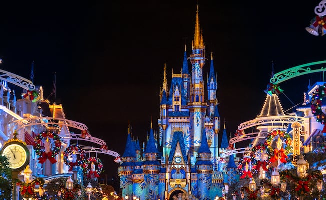 Fechas, fiestas y atracciones para celebrar la Navidad 2025 en Walt Disney World (Orlando)