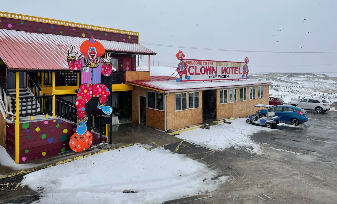 Clown Motel / Diana Espinoza