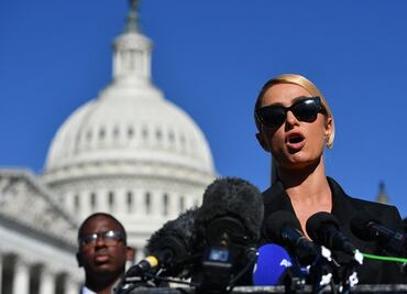 Paris Hilton urge al Congreso proteger a adolescentes detenidos