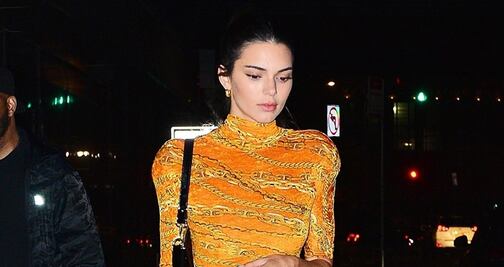 Kendall Jenner presume silueta con minivestido dorado en Nueva York