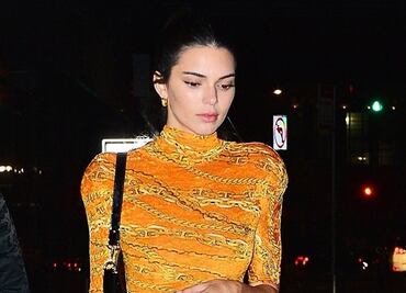 Kendall Jenner presume silueta con minivestido dorado en Nueva York