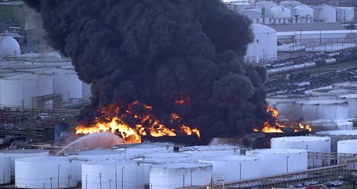 Controlan incendio en planta química de Houston