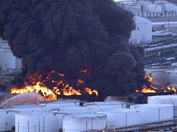 Controlan incendio en planta química de Houston