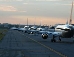 Los aeropuertos de Nueva York y Nueva Jersey cierran tras terremoto